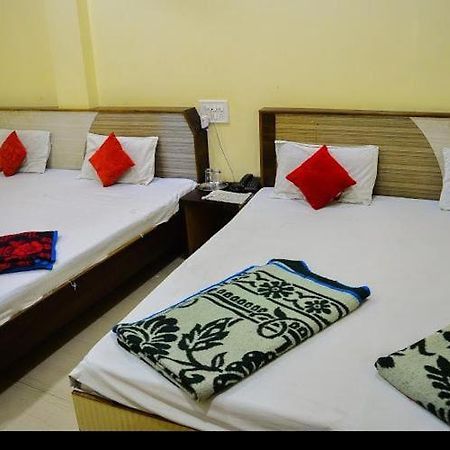 אויאיין Hotel Bholenath מראה חיצוני תמונה