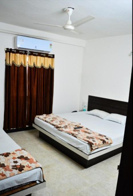 אויאיין Hotel Bholenath מראה חיצוני תמונה