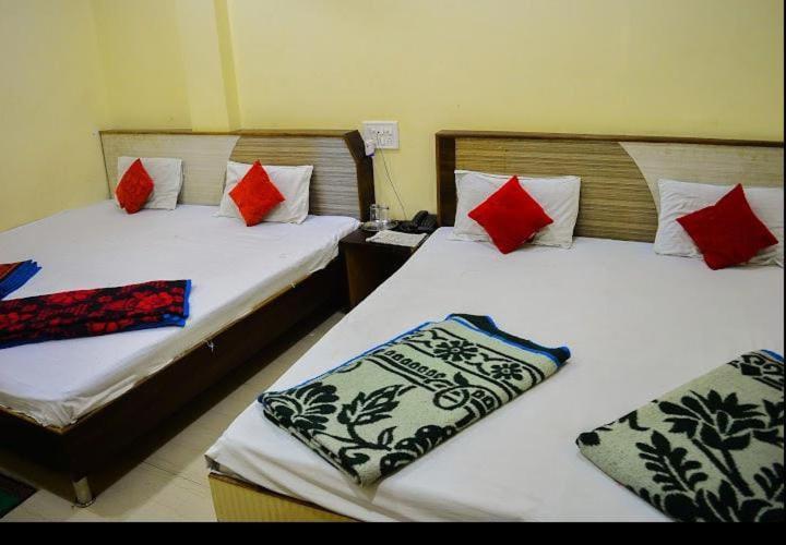 אויאיין Hotel Bholenath מראה חיצוני תמונה