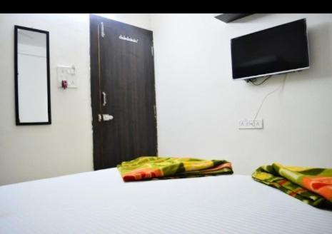 אויאיין Hotel Bholenath מראה חיצוני תמונה