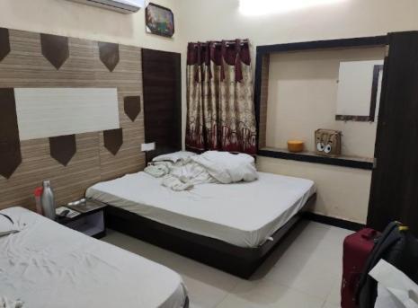 אויאיין Hotel Bholenath מראה חיצוני תמונה